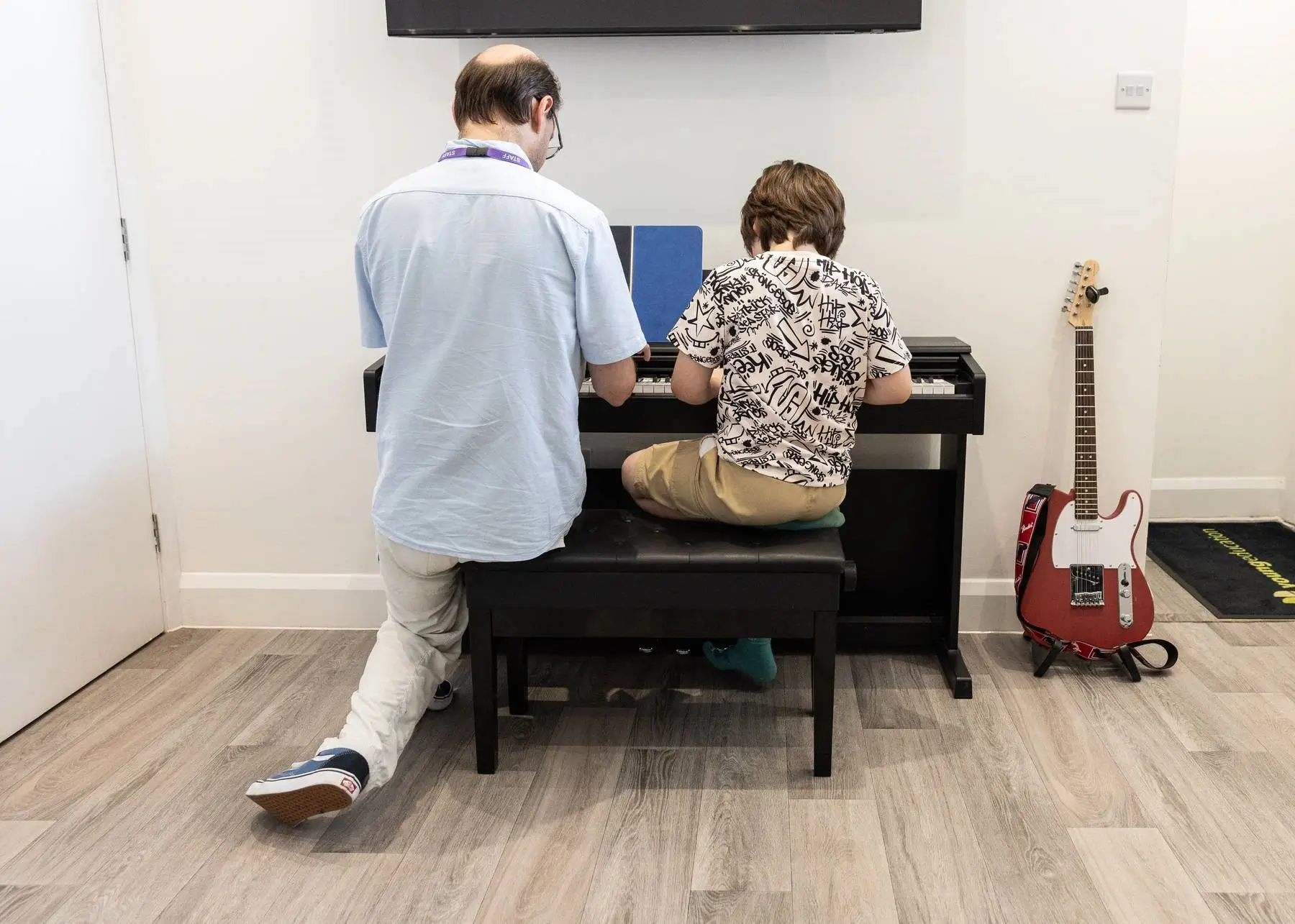 A youth mentor talking with a young person at YoungEducation